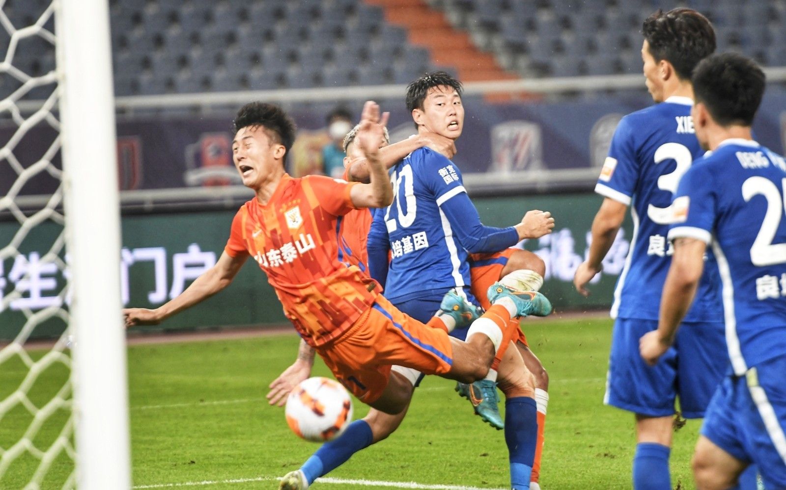 大四喜：姆巴佩vs奥林匹亚科斯个人集锦（姆巴佩上演大四喜：对阵奥林匹亚科斯个人精彩集锦）