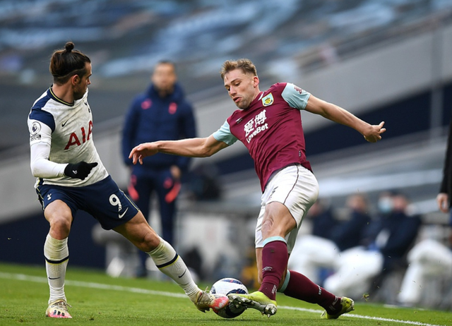 足球西甲豪门迎来连胜，状态回暖（西甲豪门重返胜轨，状态复苏）