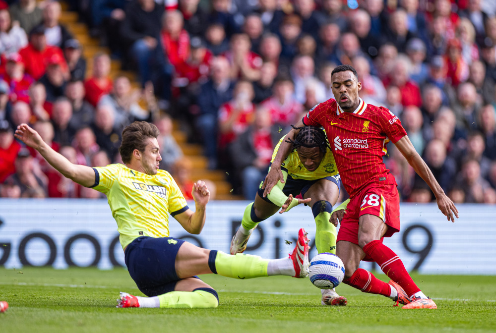 曼联有望以低价签下顶级中场球员，一月份的转会决定已经出炉