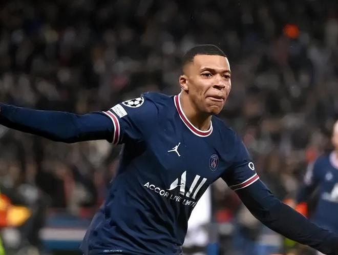 董路自称做青训不图赚钱，愿免费把足球小将送人，高调言论引发热议（董路称青训非逐利，愿无偿送出足球小将，高调表态引发热议）