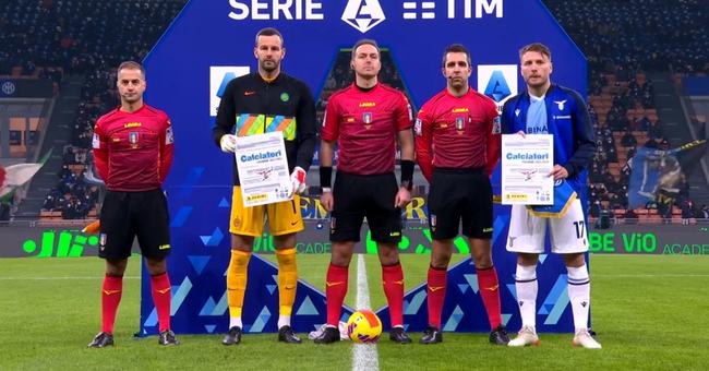 哈体院滑冰场现国家一级运动员亲授防摔技巧