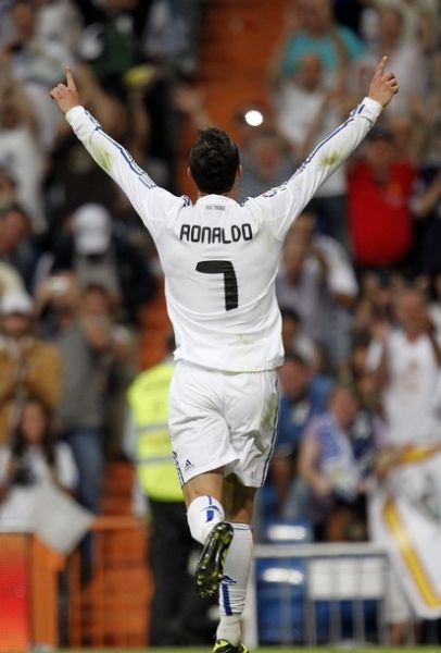 西海岸祝福邵佳一：俱乐部主教练荣升国足主帅，这是我们的荣幸（西海岸送祝贺：邵佳一由俱乐部主帅升任国足主帅，我们深感荣幸）