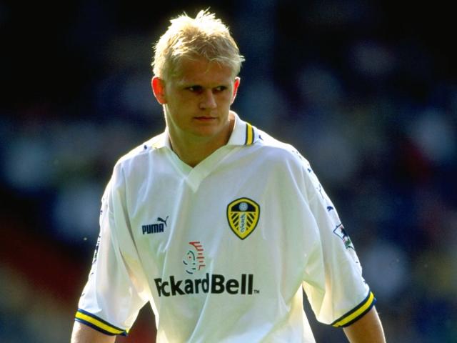 两位最老会员为新诺坎普开球，1957年球场建成时就曾见证（曾见证1957年落成的两位最年长会员为新诺坎普开球）