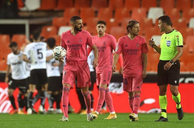 传闻：曼联和拜仁长期关注兰斯19岁中场马夏尔-蒂亚